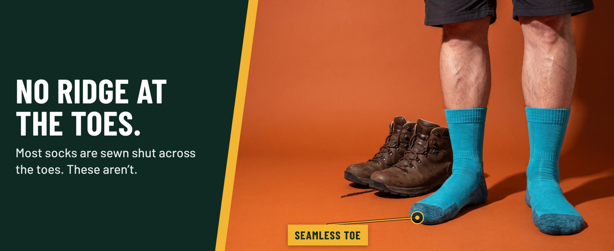 No ridge at the toes. Most socks are sewn shut across the toes. These aren't.
